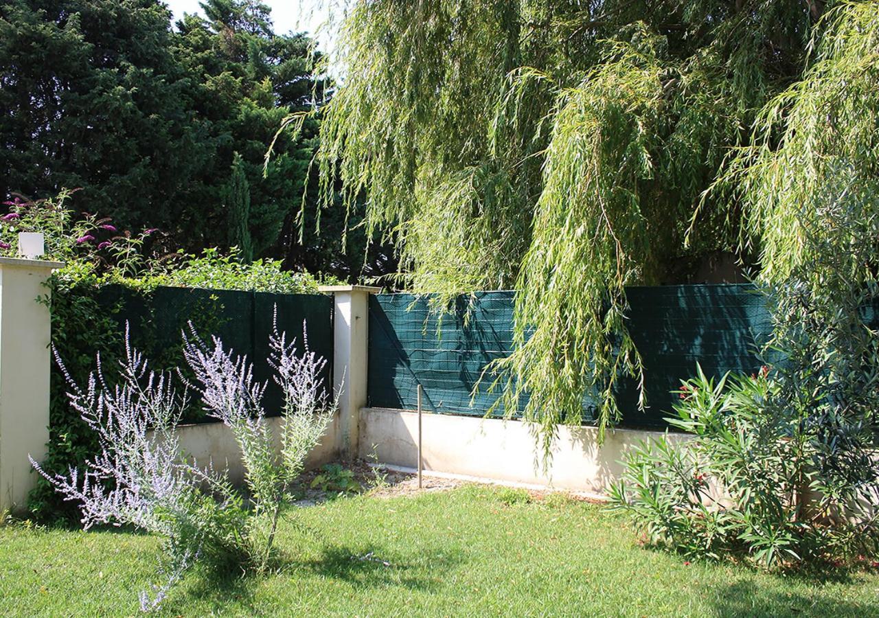 La Maison Des Invites Pernes-les-Fontaines Exterior foto